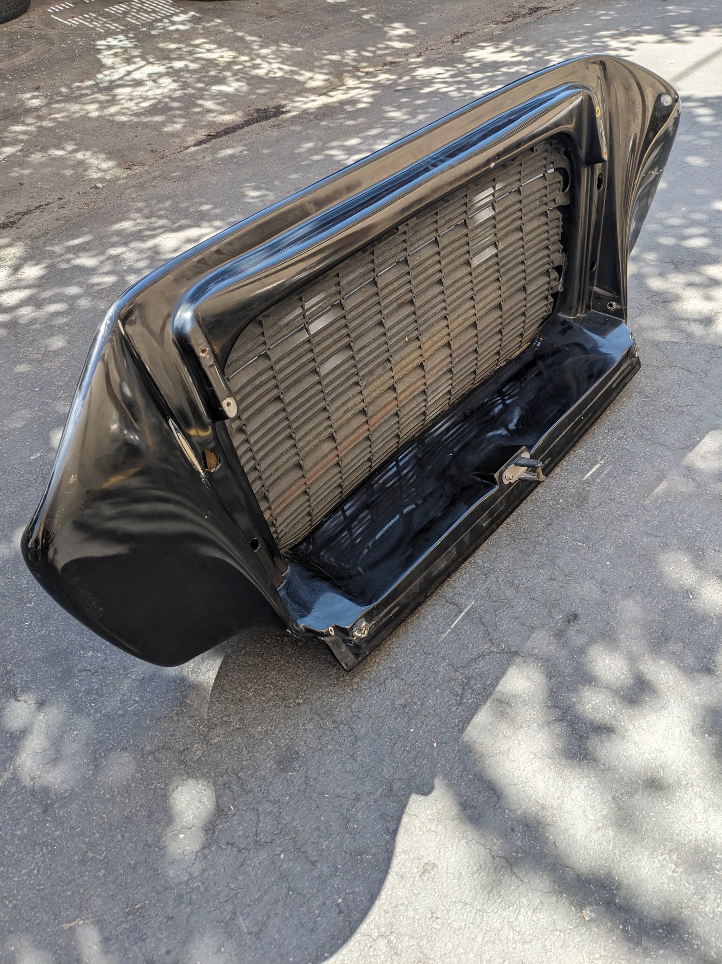 DAMAGED PORSCHE REAR SPOILER WING & GRILLE ASSEMBLY BLACK FOR 95-98 993 USED B2