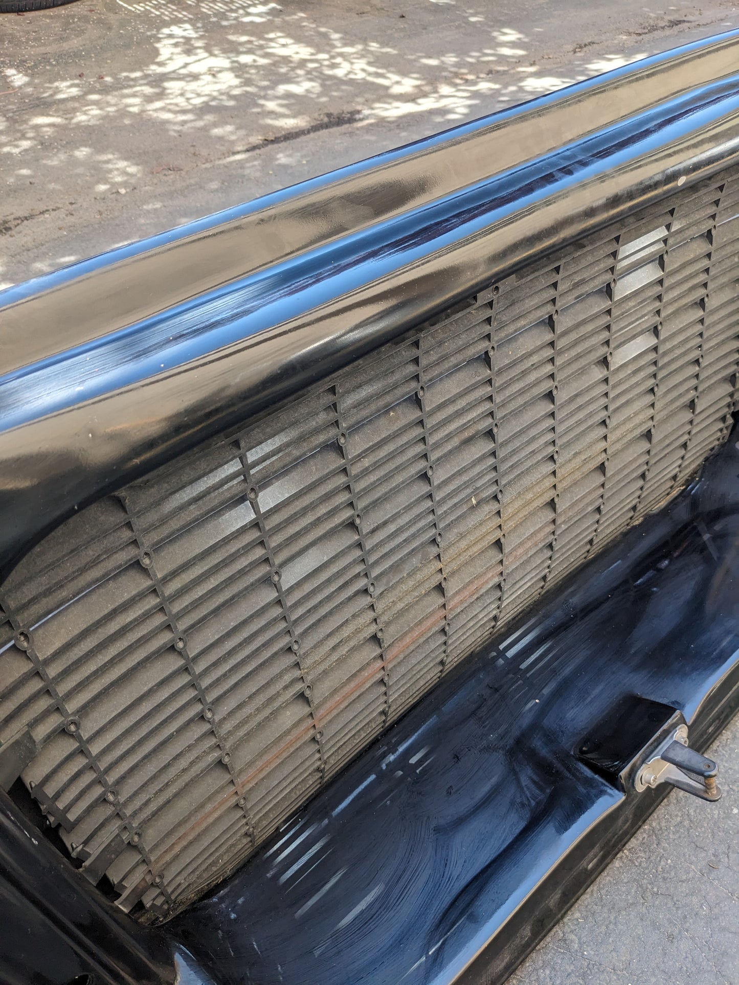 DAMAGED PORSCHE REAR SPOILER WING & GRILLE ASSEMBLY BLACK FOR 95-98 993 USED B2