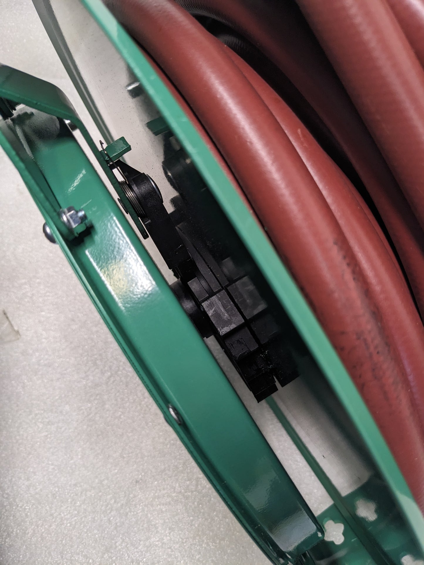 SPEEDAIRE 6NU45A 1/2"X50' SPRING RETURN AIR/WATER HOSE W/ REEL NEW B2