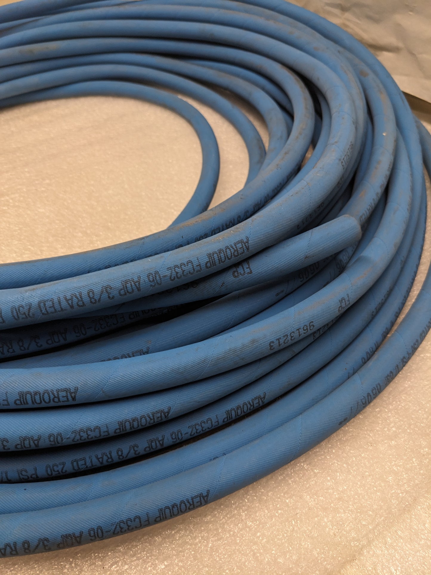 AEROQUIP FC332-06 AQP 110' SOCKETLESS TEXTILE BRAID HOSE 3/8" ID BLUE NEW R17