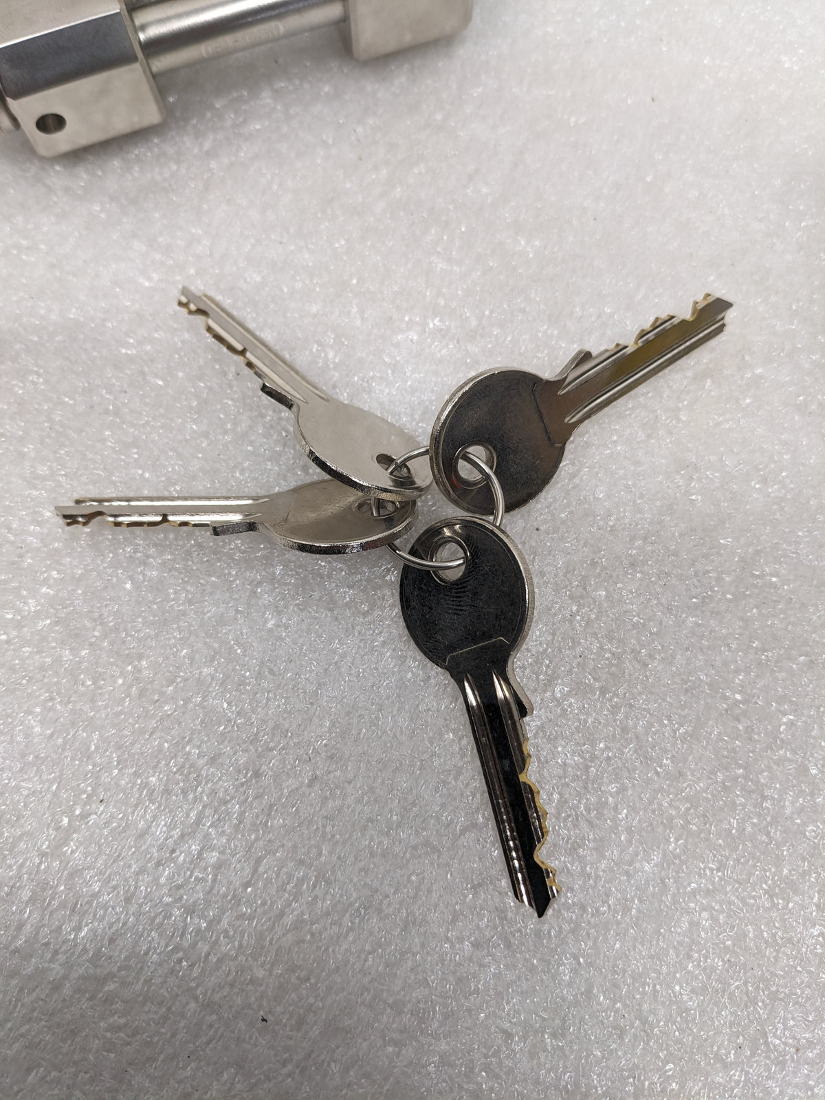 UNITED RENTALS KEYED UNIT LOCK (2-PACK) SILVER W/ 4 KEYS PER LOCK NEW R13