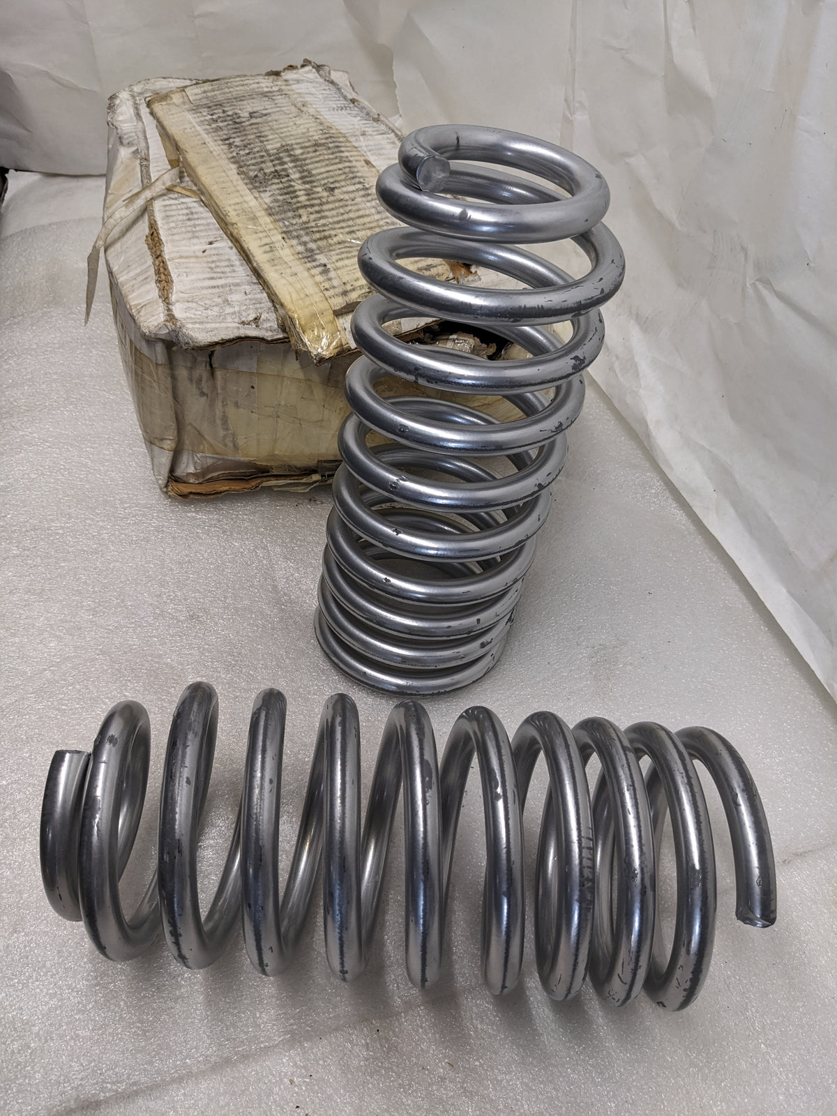 BELLTECH 928 LOWERING COIL SPRINGS PAIR FOR 02-05 FORD EXPLORER 2WD NEW R15