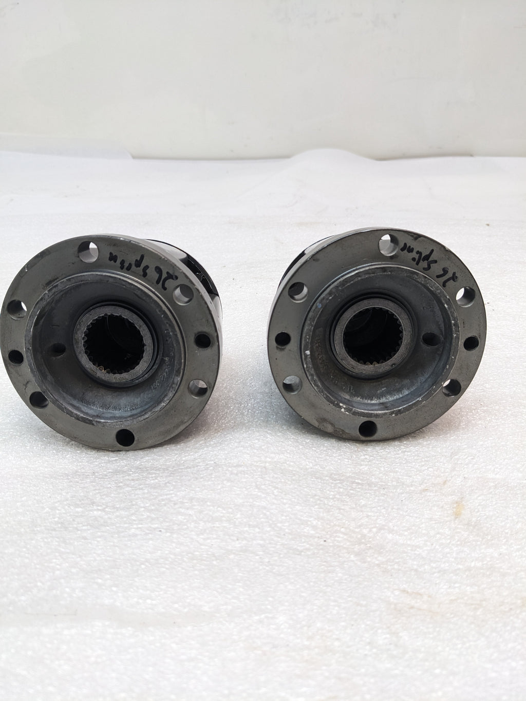 WARN 28761  SET OF TWO FORD PREMIUM HUBS 26 SPLINE FOR 1986-1993 TOYOTA 4RUNNER NEW R6TE