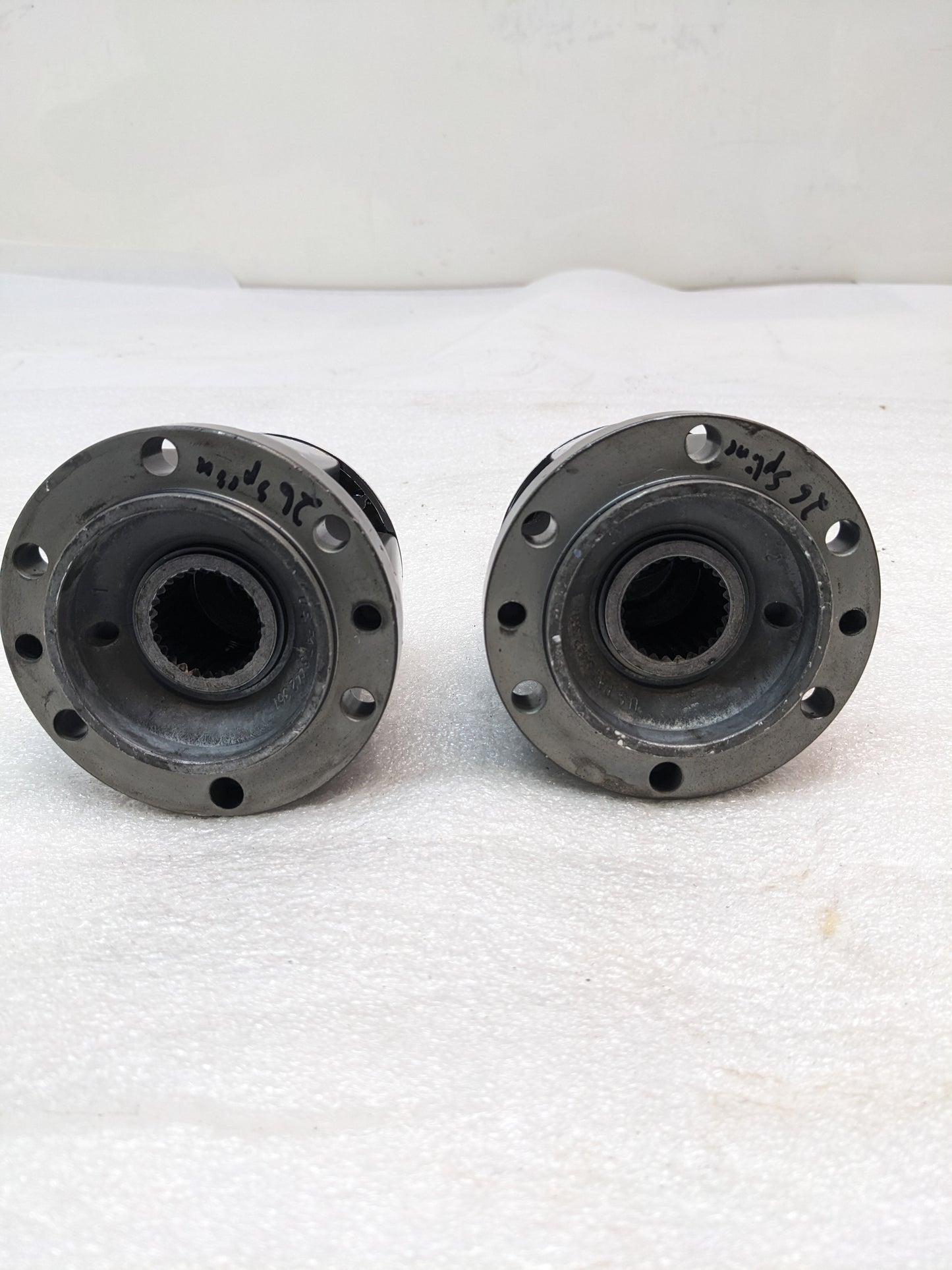 WARN 28761  SET OF TWO FORD PREMIUM HUBS 26 SPLINE FOR 1986-1993 TOYOTA 4RUNNER NEW R6TE