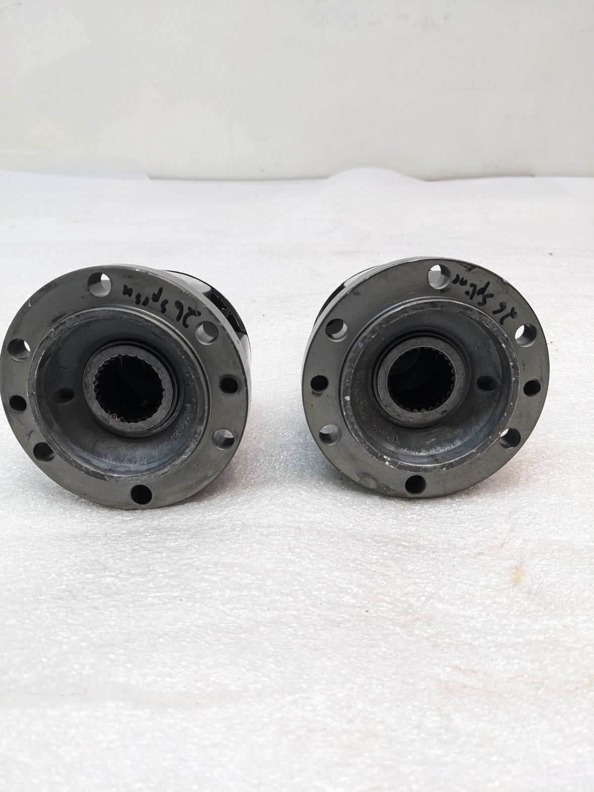 WARN 28761  SET OF TWO FORD PREMIUM HUBS 26 SPLINE FOR 1986-1993 TOYOTA 4RUNNER NEW R6TE