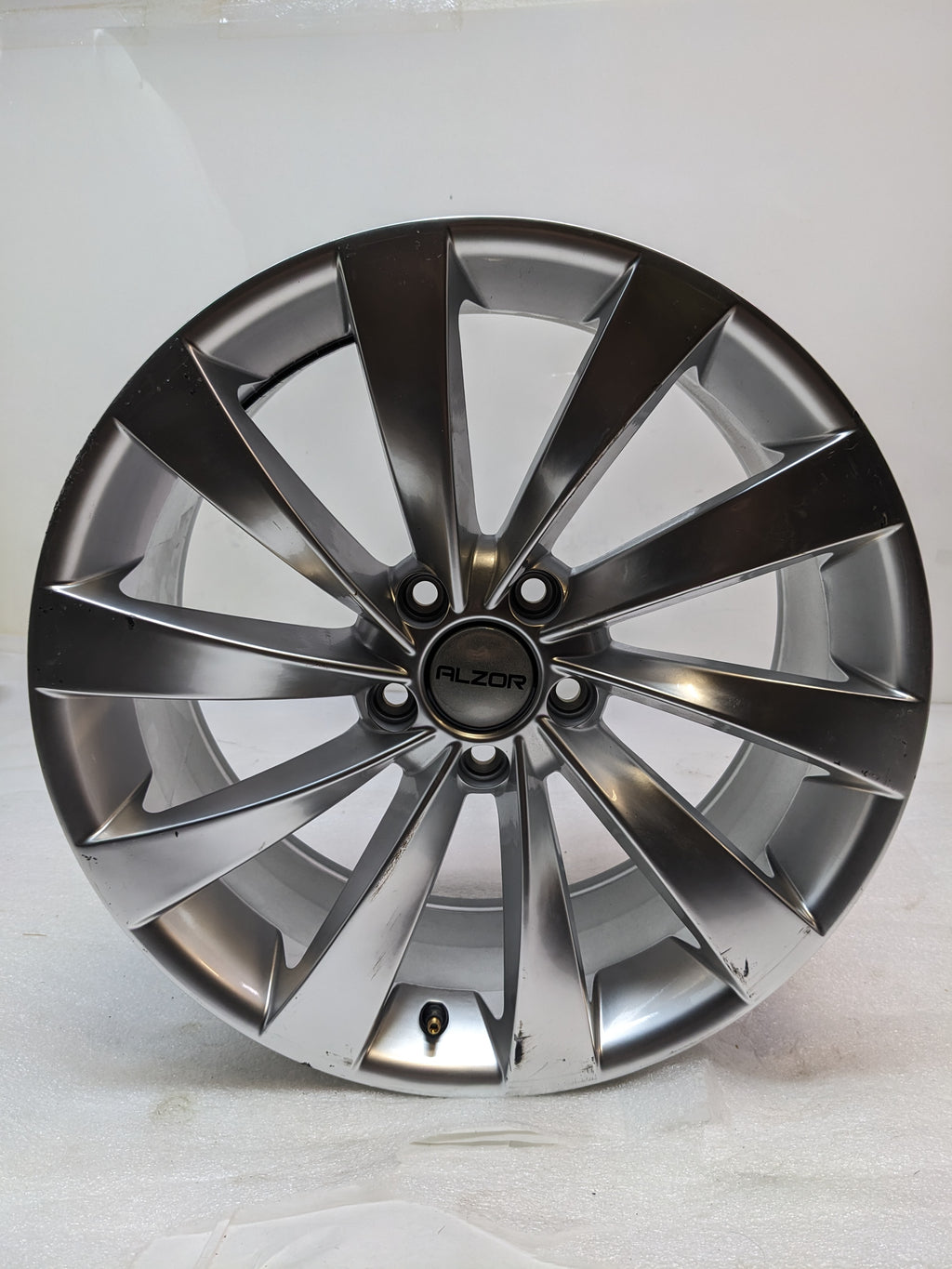 ALZOR ES2143209 STYLE 621 WHEEL 18X8" 5X112 48MM HYPER SILVER NEW B2