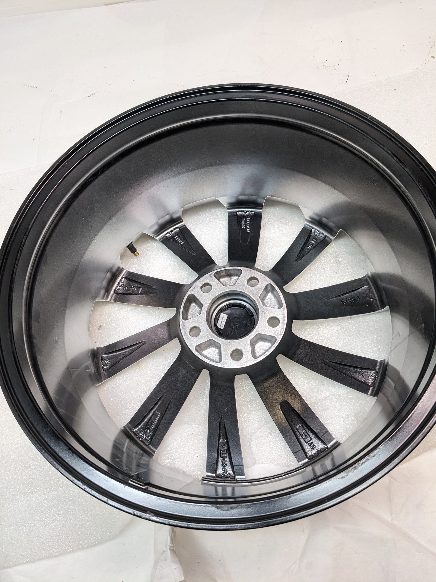 ALZOR ES2143209 STYLE 621 WHEEL 18X8" 5X112 48MM HYPER SILVER NEW B2