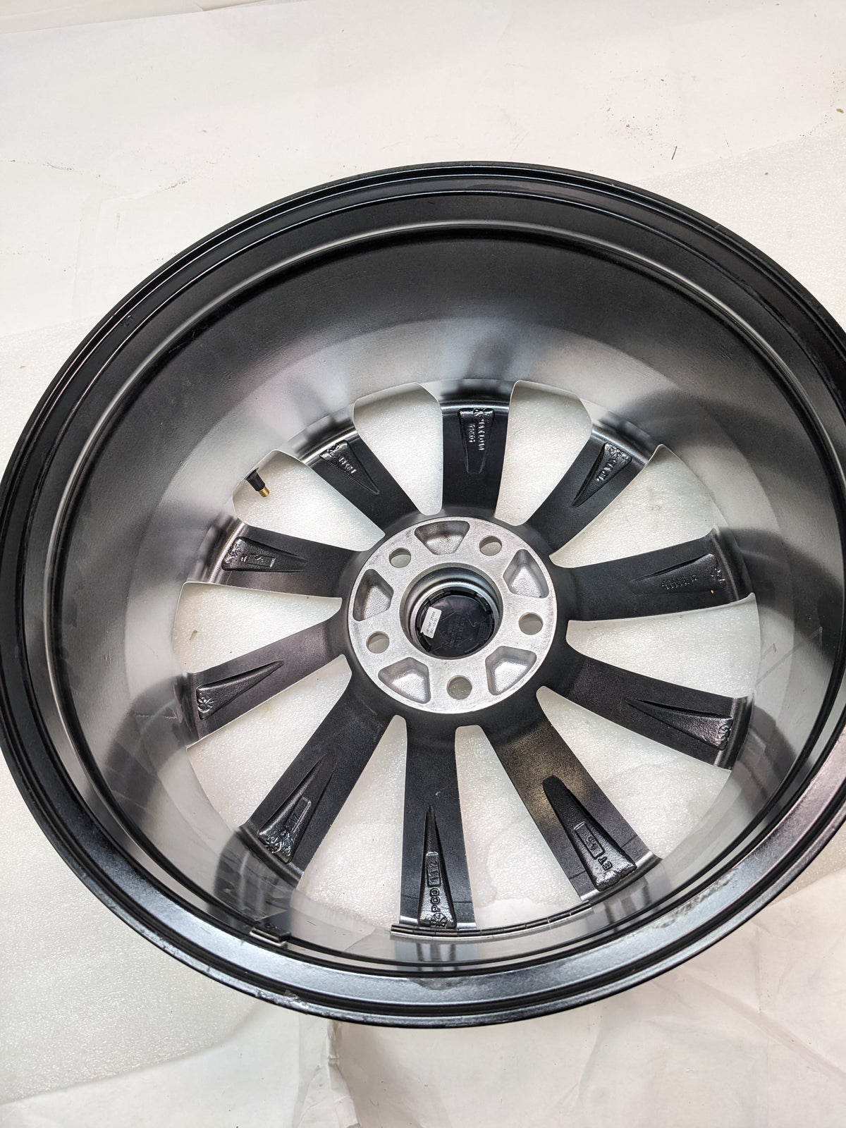 ALZOR ES2143209 STYLE 621 WHEEL 18X8" 5X112 48MM HYPER SILVER NEW B2