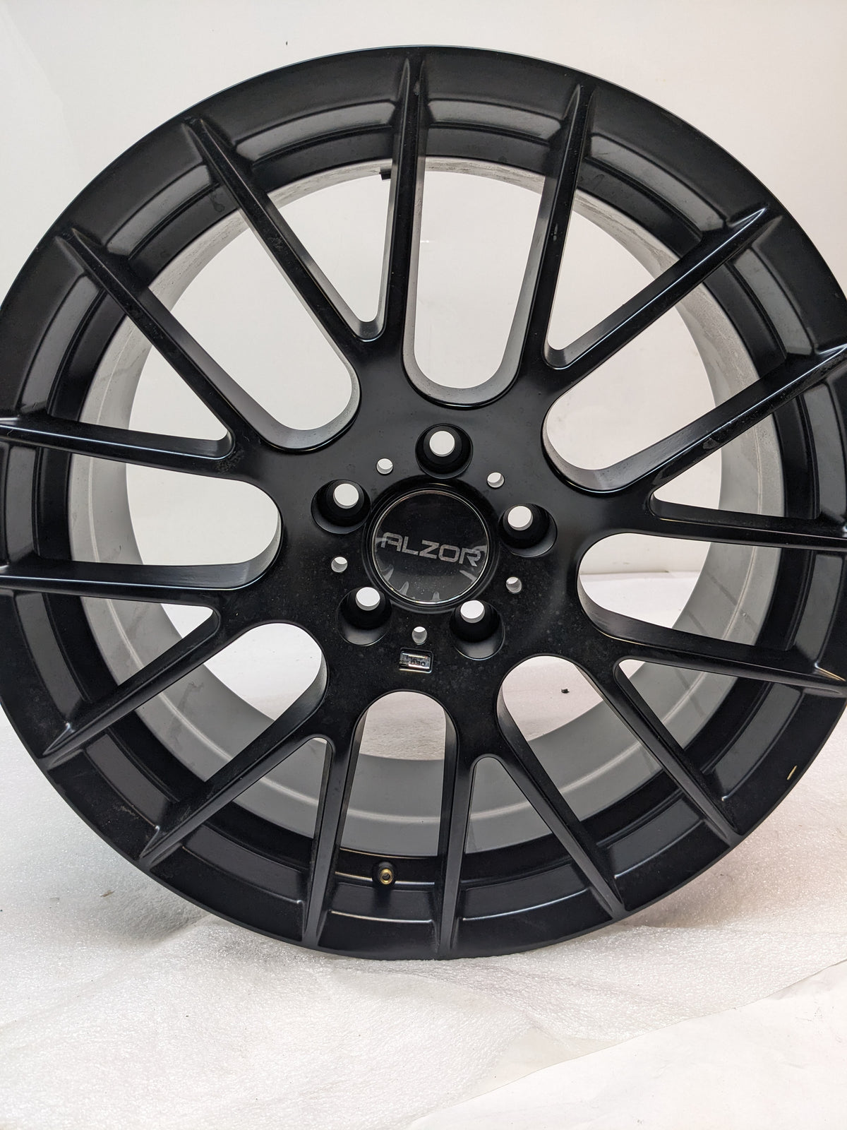 ALZOR ES3173681 STYLE 030 WHEEL 18X8" 5X112 35MM GLOSS BLACK NEW B2
