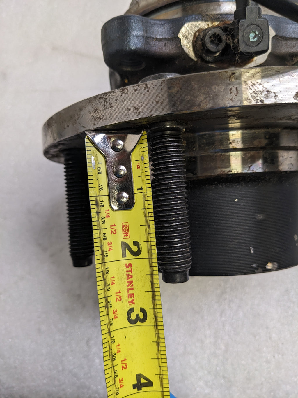 SKF BR930424 WHEEL BEARING AND HUG ASSEMBLY FRONT NEW R6TE