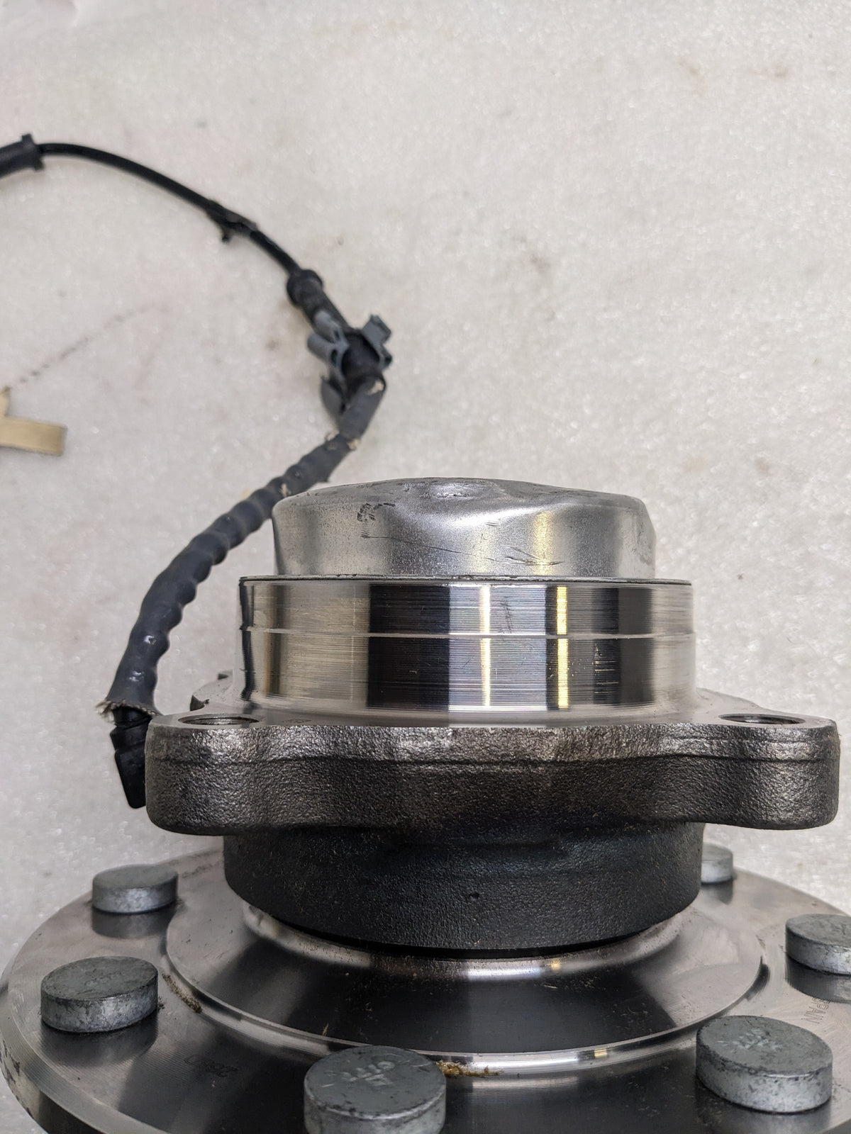 SKF BTD1200 WHEEL BEARING AND HUB ASSEMBLY #6 NEW R11TB
