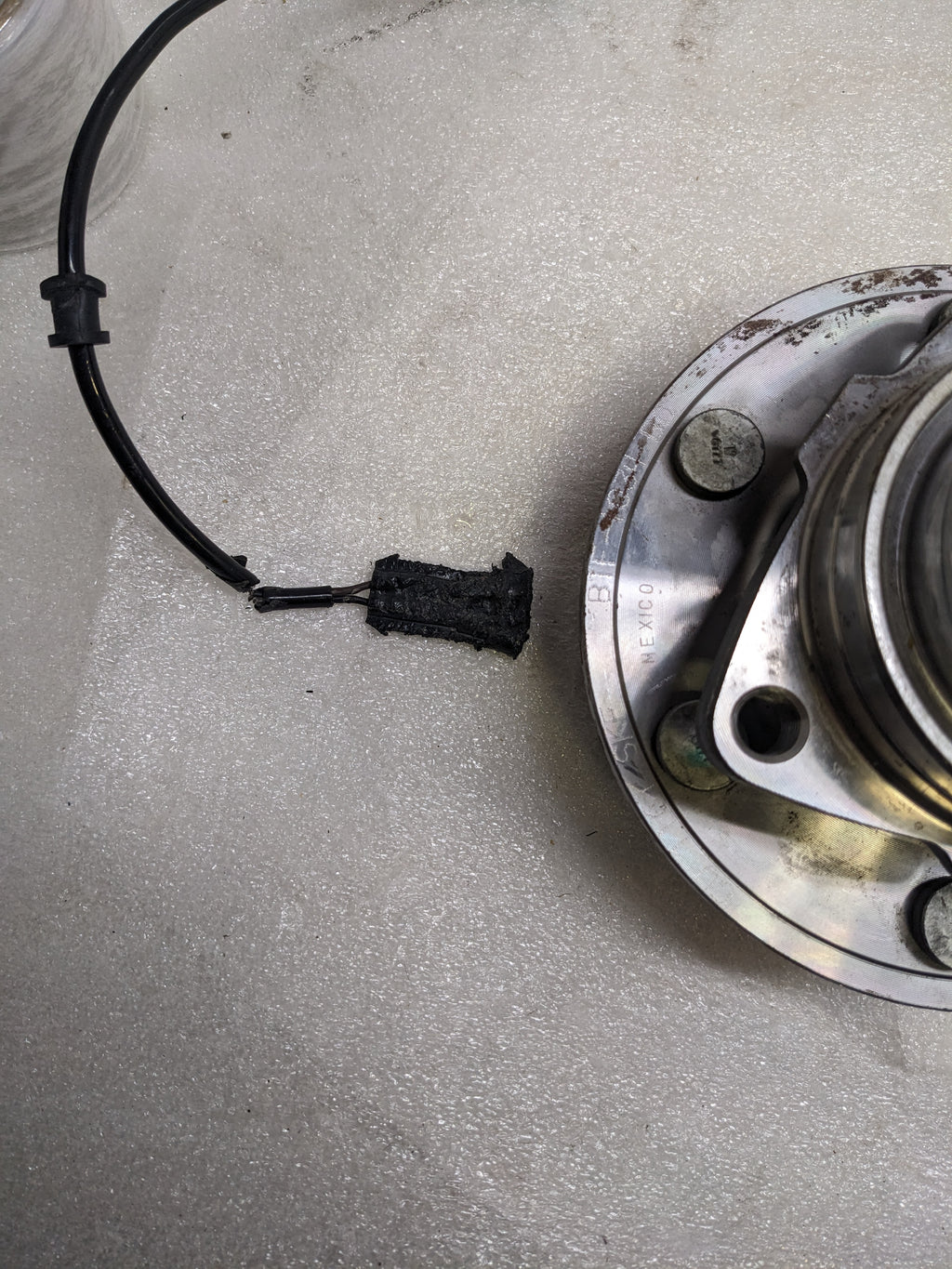 CONNECTOR DAMAGED SKF BTF-1034 AXLE BEARING AND HUB ASSEMBLY FOR CADILLAC/CHEVROLET/GMC NEW R11TA