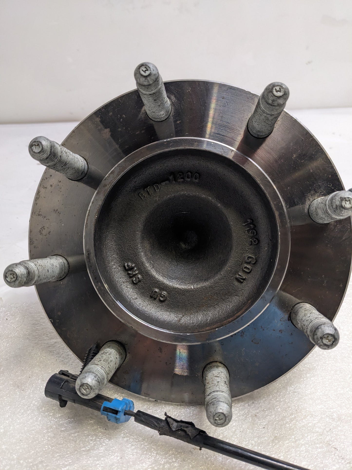 SKF BTD1200 WHEEL BEARING AND HUB ASSEMBLY #8 NEW R4