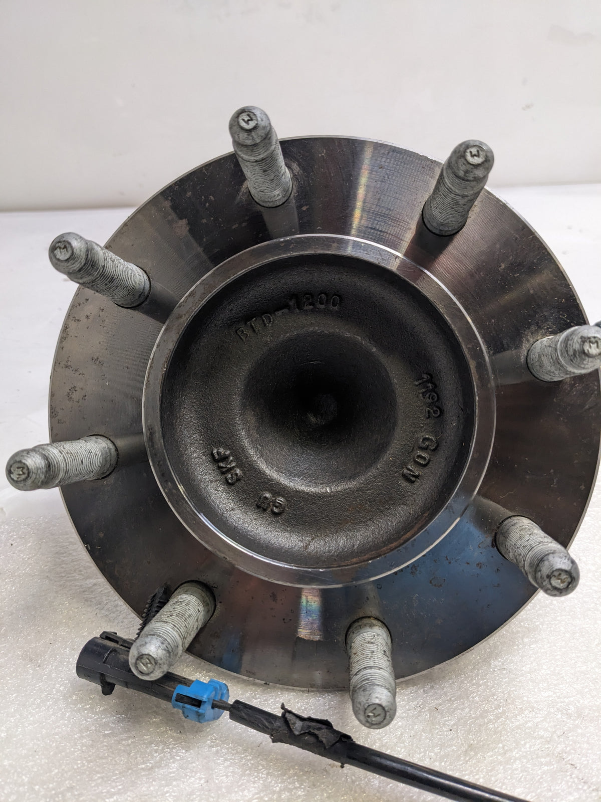 SKF BTD1200 WHEEL BEARING AND HUB ASSEMBLY #8 NEW R4