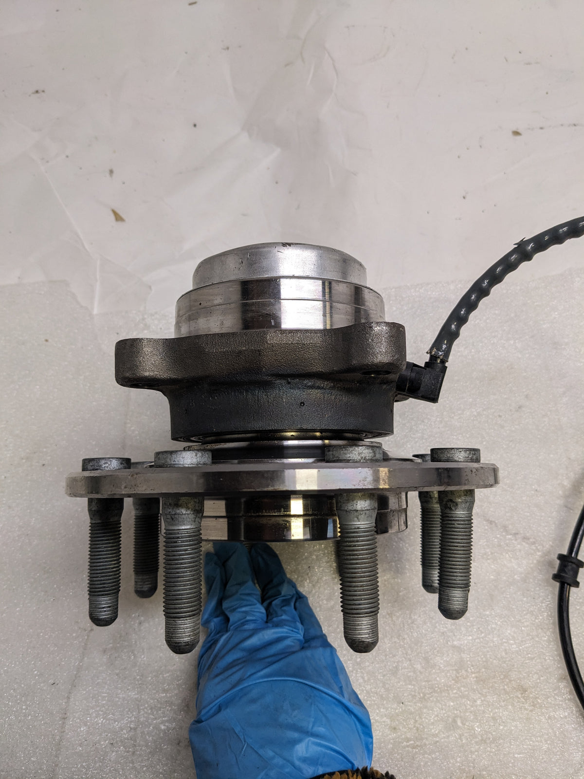 SKF BTD1200 WHEEL BEARING AND HUB ASSEMBLY #8 NEW R4