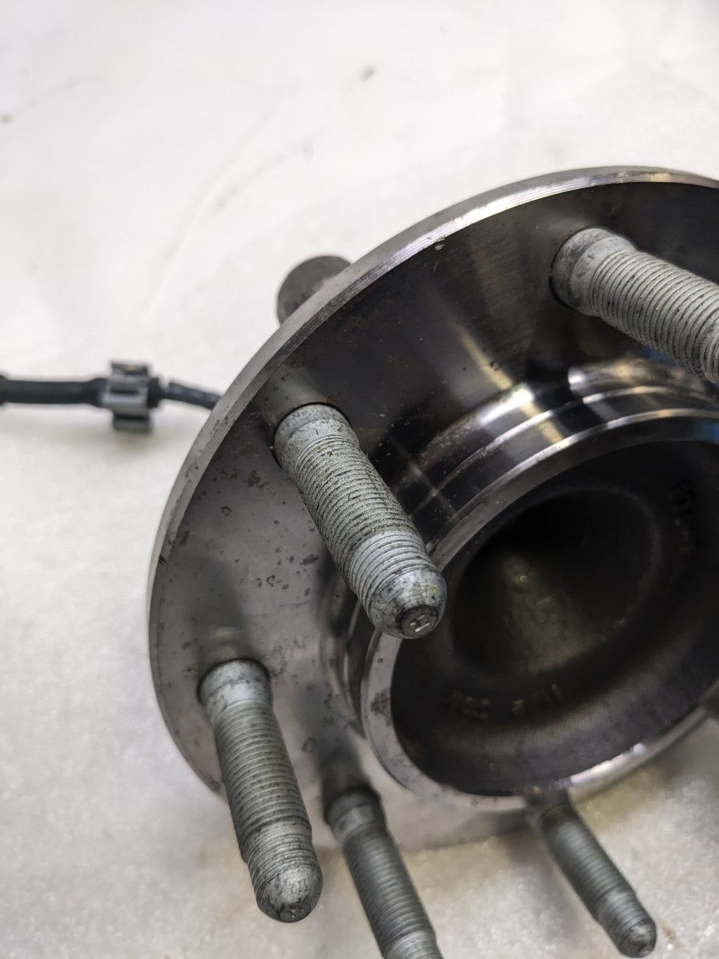 SKF BTD1200 WHEEL BEARING AND HUB ASSEMBLY #8 NEW R4