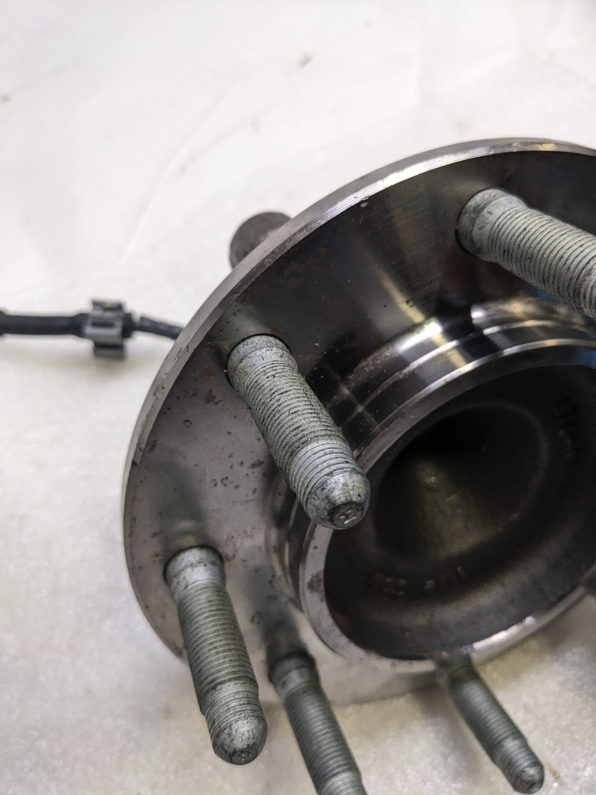 SKF BTD1200 WHEEL BEARING AND HUB ASSEMBLY #8 NEW R4