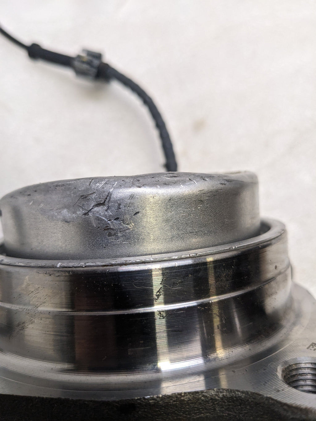 SKF BTD1200 WHEEL BEARING AND HUB ASSEMBLY #8 NEW R4