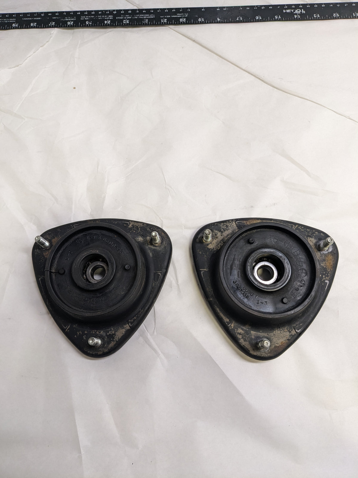 SUBARU FRONT SUSPENSION STRUT MOUNT NEW PAIR R4TB
