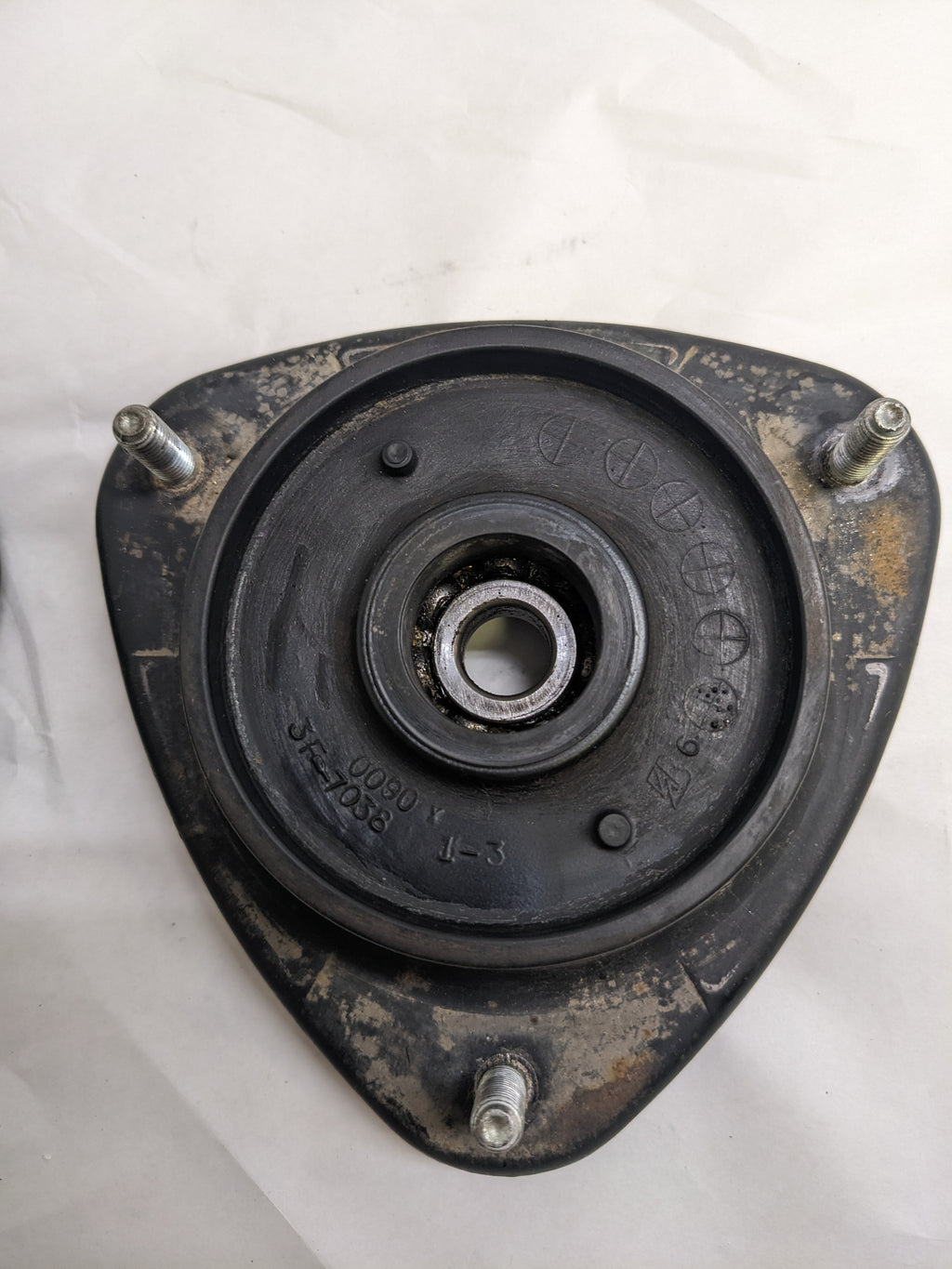 SUBARU FRONT SUSPENSION STRUT MOUNT NEW PAIR R4TB