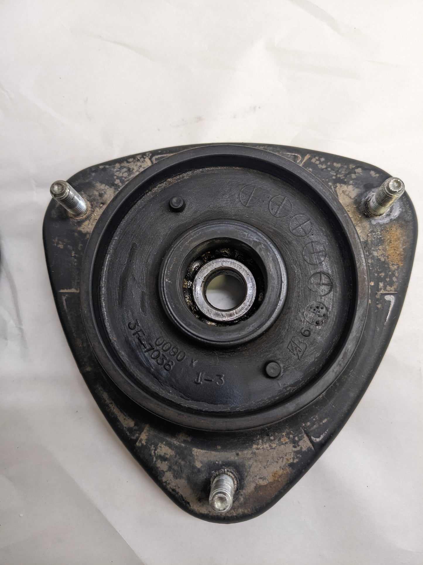 SUBARU FRONT SUSPENSION STRUT MOUNT NEW PAIR R4TB