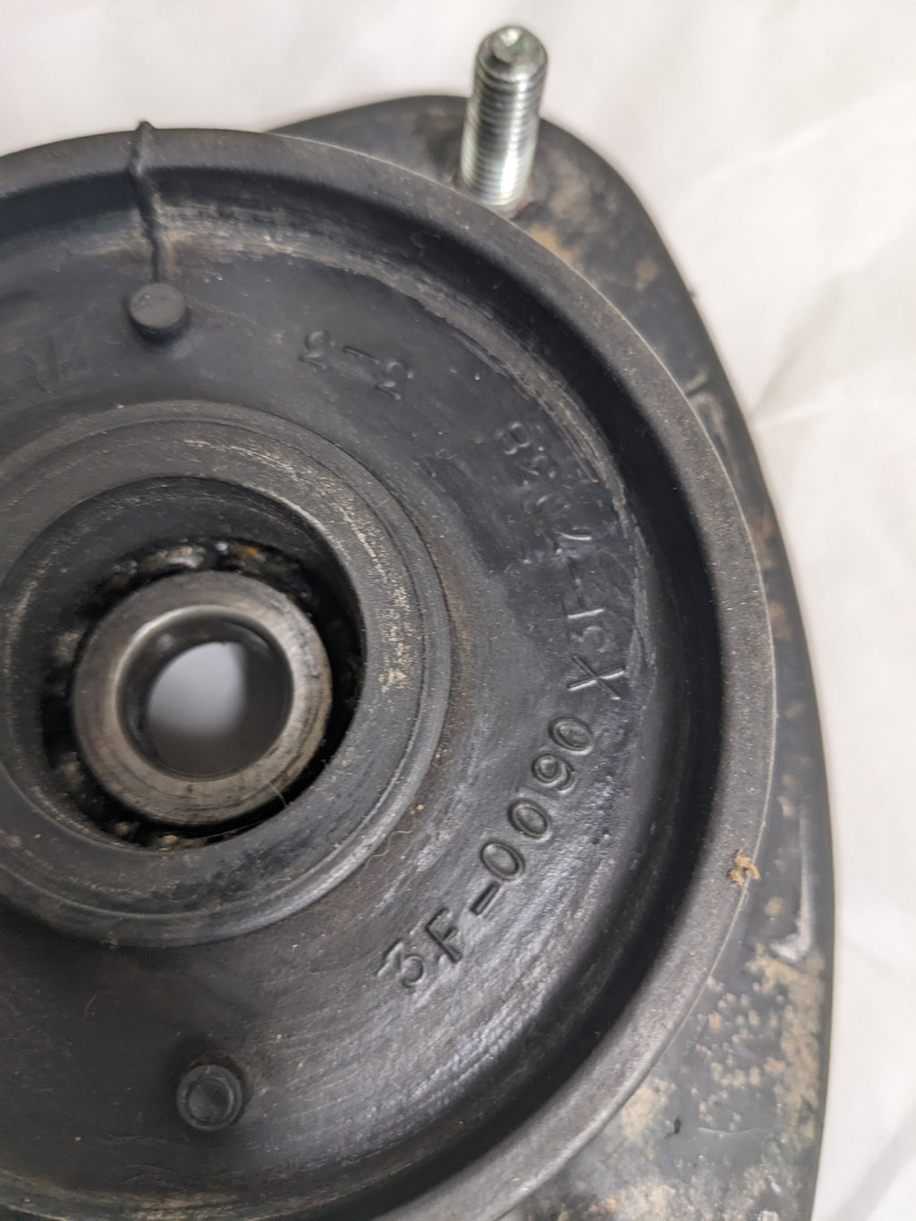 SUBARU FRONT SUSPENSION STRUT MOUNT NEW PAIR R4TB