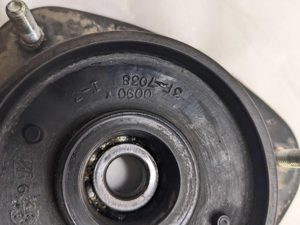 SUBARU FRONT SUSPENSION STRUT MOUNT NEW PAIR R4TB