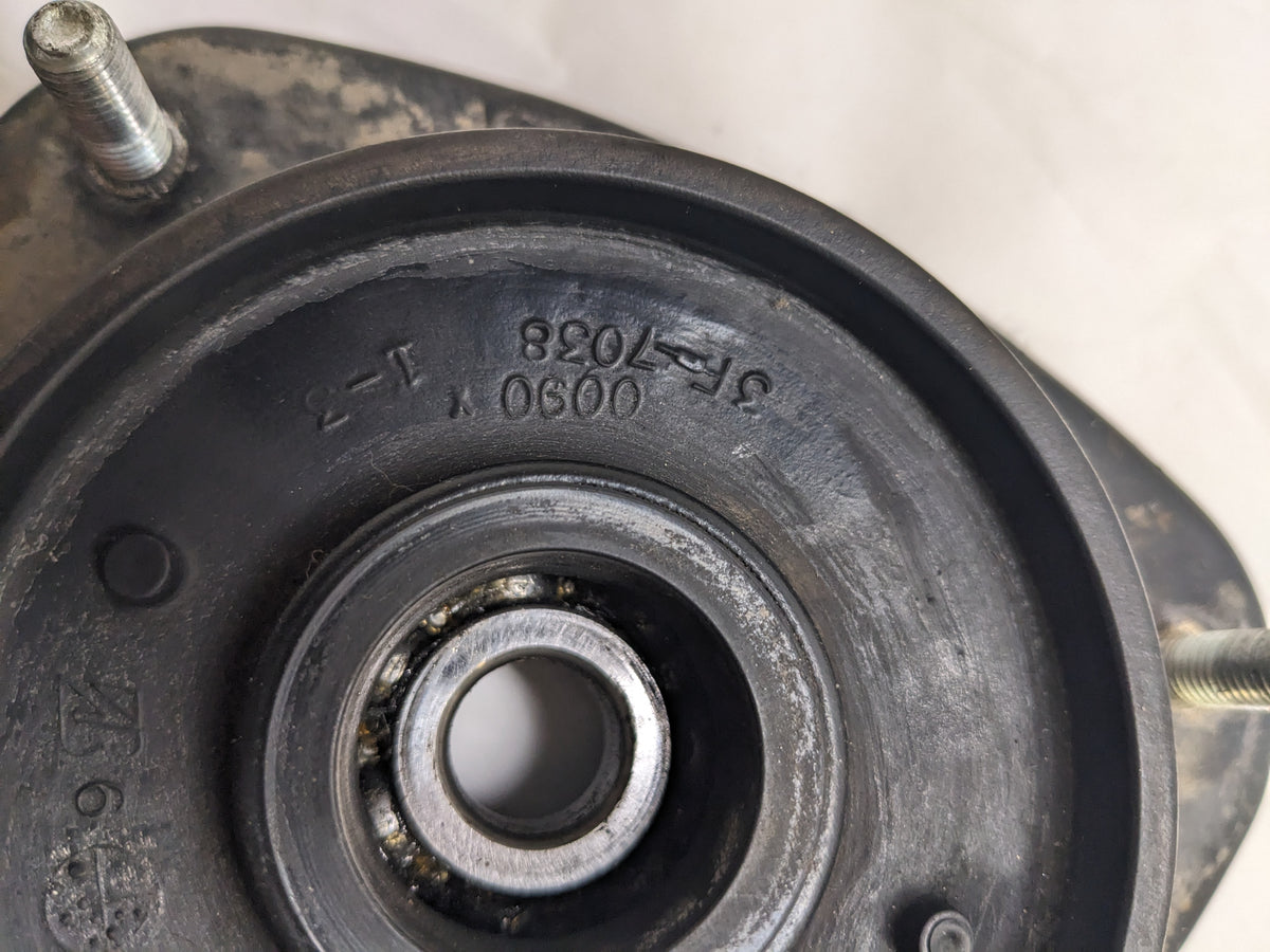 SUBARU FRONT SUSPENSION STRUT MOUNT NEW PAIR R4TB