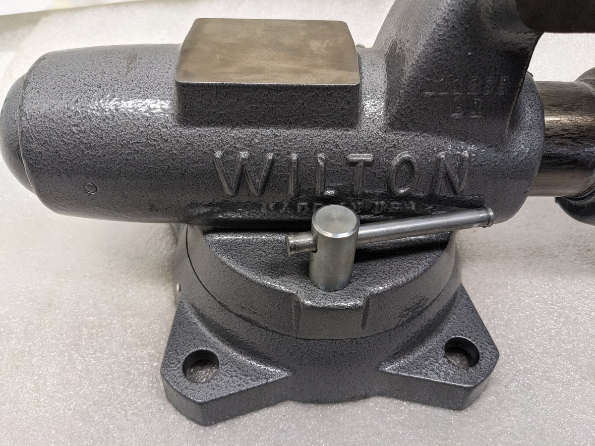 WILTON 28831 BENCH VISE 400 W/ SWIVEL BASE 4" JAW WIDTH 6-1/2" OPEN CAP NEW H1