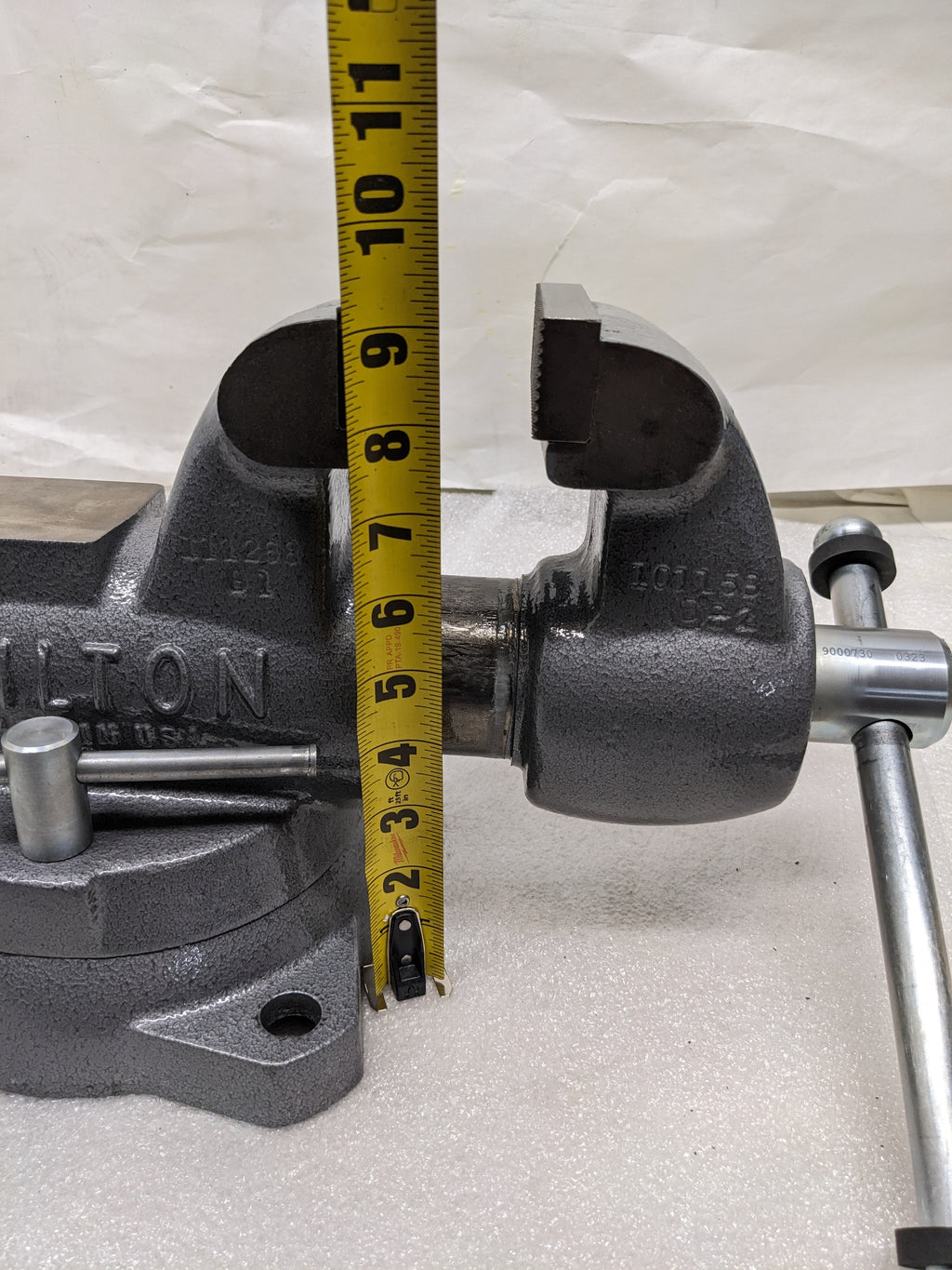 WILTON 28831 BENCH VISE 400 W/ SWIVEL BASE 4" JAW WIDTH 6-1/2" OPEN CAP NEW H1