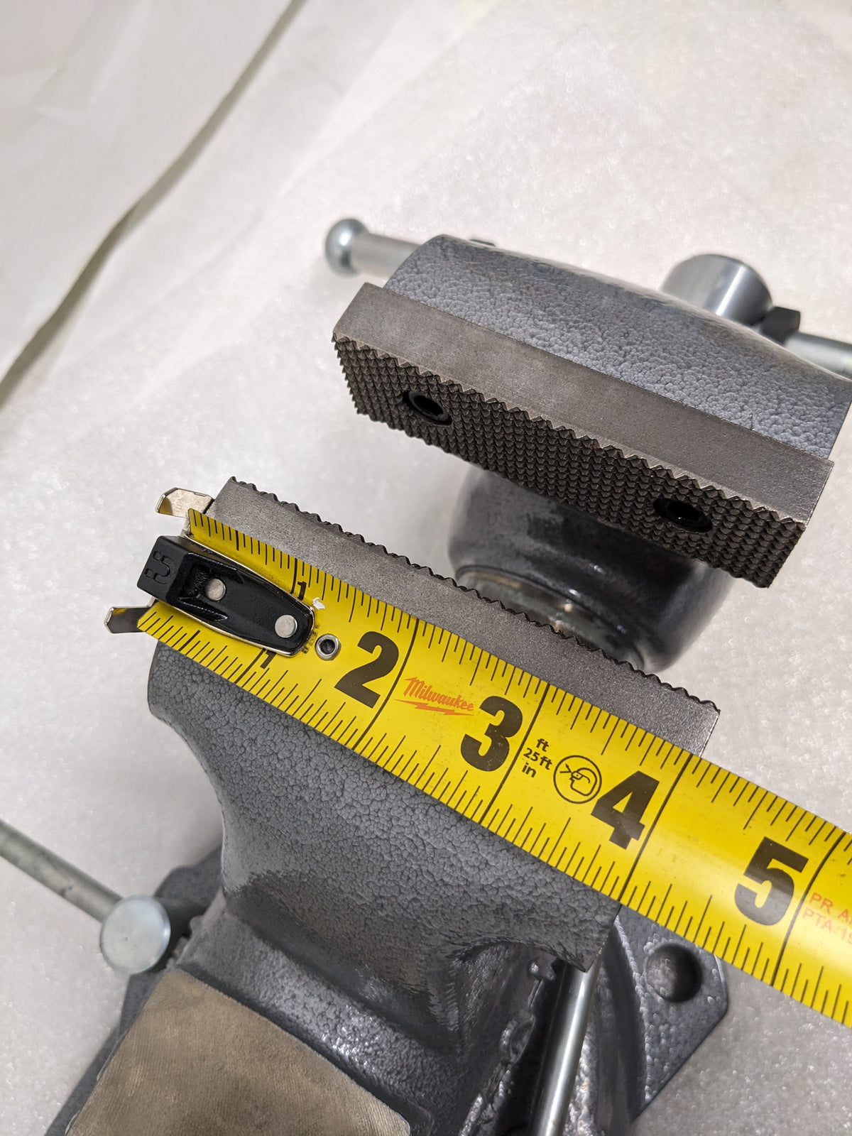 WILTON 28831 BENCH VISE 400 W/ SWIVEL BASE 4" JAW WIDTH 6-1/2" OPEN CAP NEW H1
