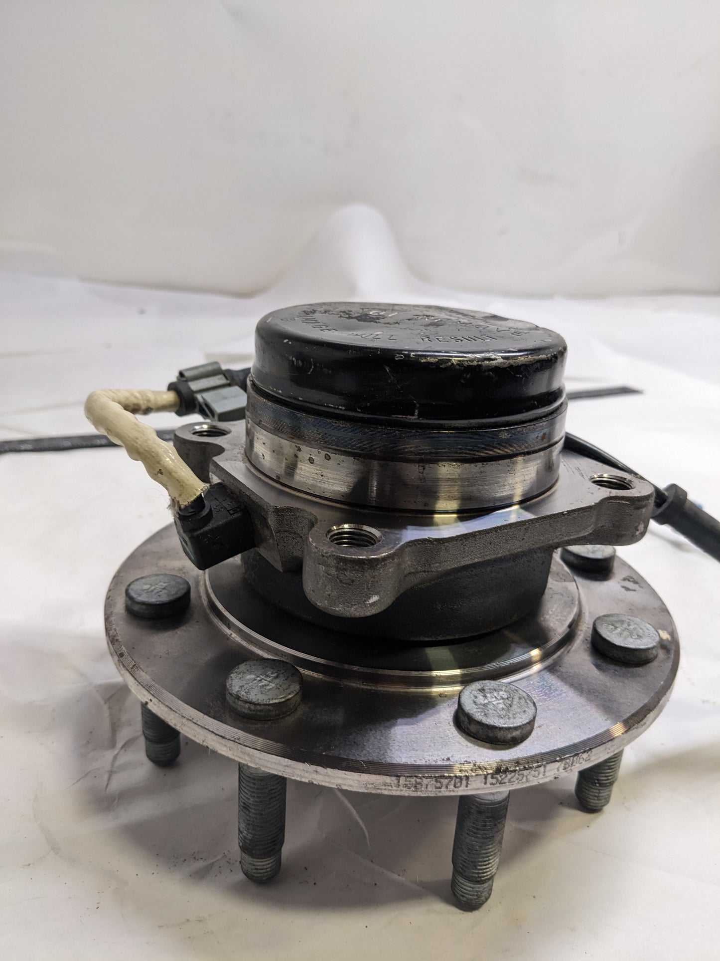 UNBRANDED WHEEL BEARING AND HUB ASSEMBLY 8 LUGS FOR  CHEVROLET SILVERADO 2500/1500/3500 4WD NEW R14
