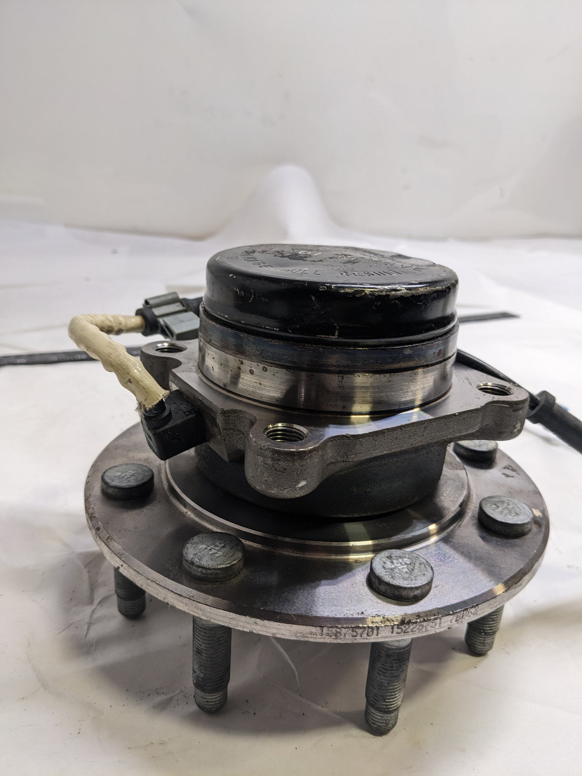 UNBRANDED WHEEL BEARING AND HUB ASSEMBLY 8 LUGS FOR  CHEVROLET SILVERADO 2500/1500/3500 4WD NEW R14