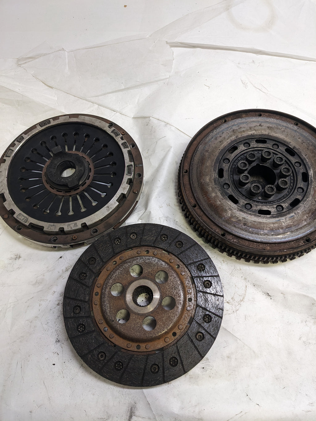SACHS 96411602803 CLUTH KIT AND FLYWHEEL FOR 1994-1998 PORSCHE 911/996/964 USED R26