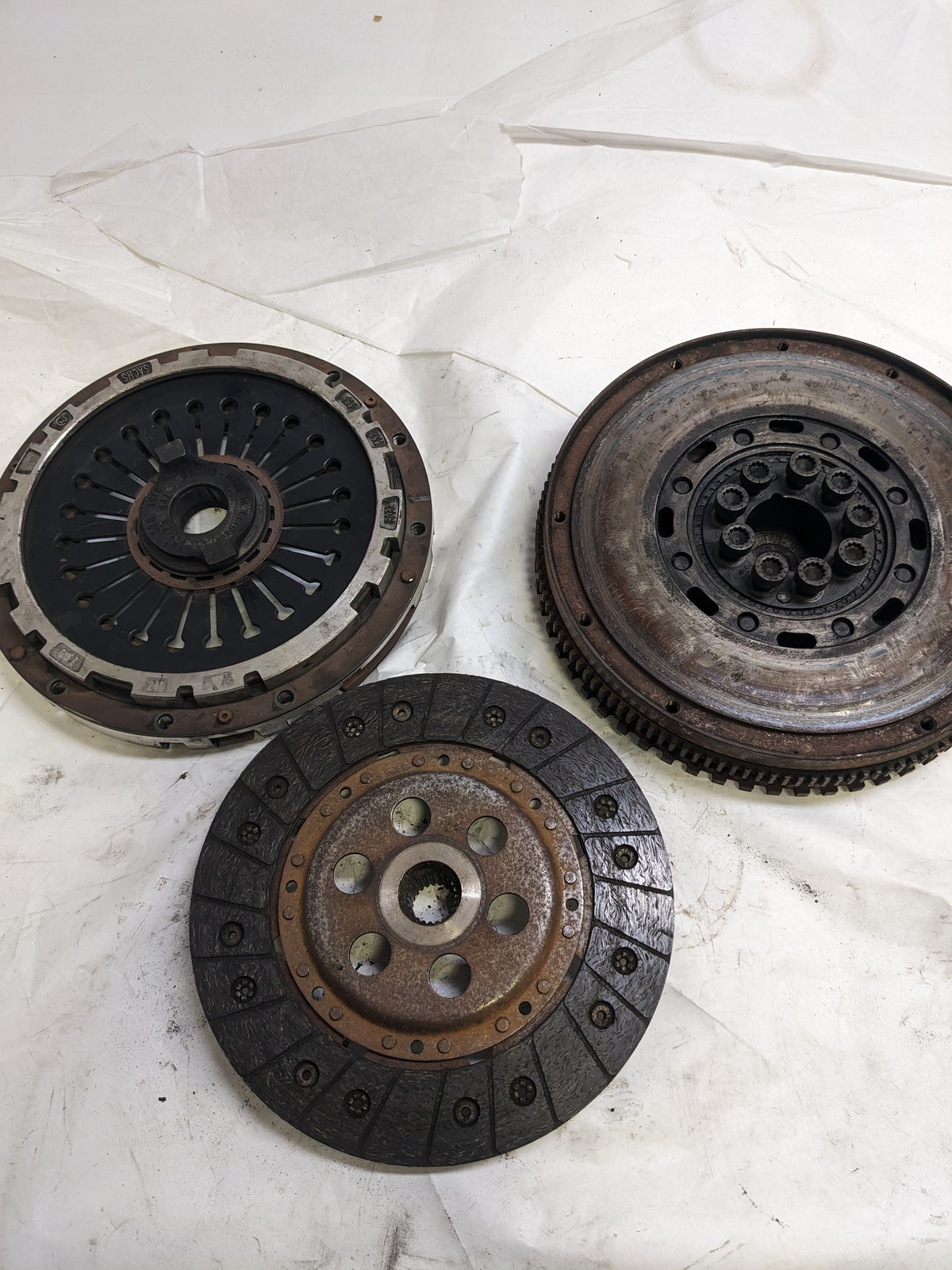 SACHS 96411602803 CLUTH KIT AND FLYWHEEL FOR 1994-1998 PORSCHE 911/996/964 USED R26