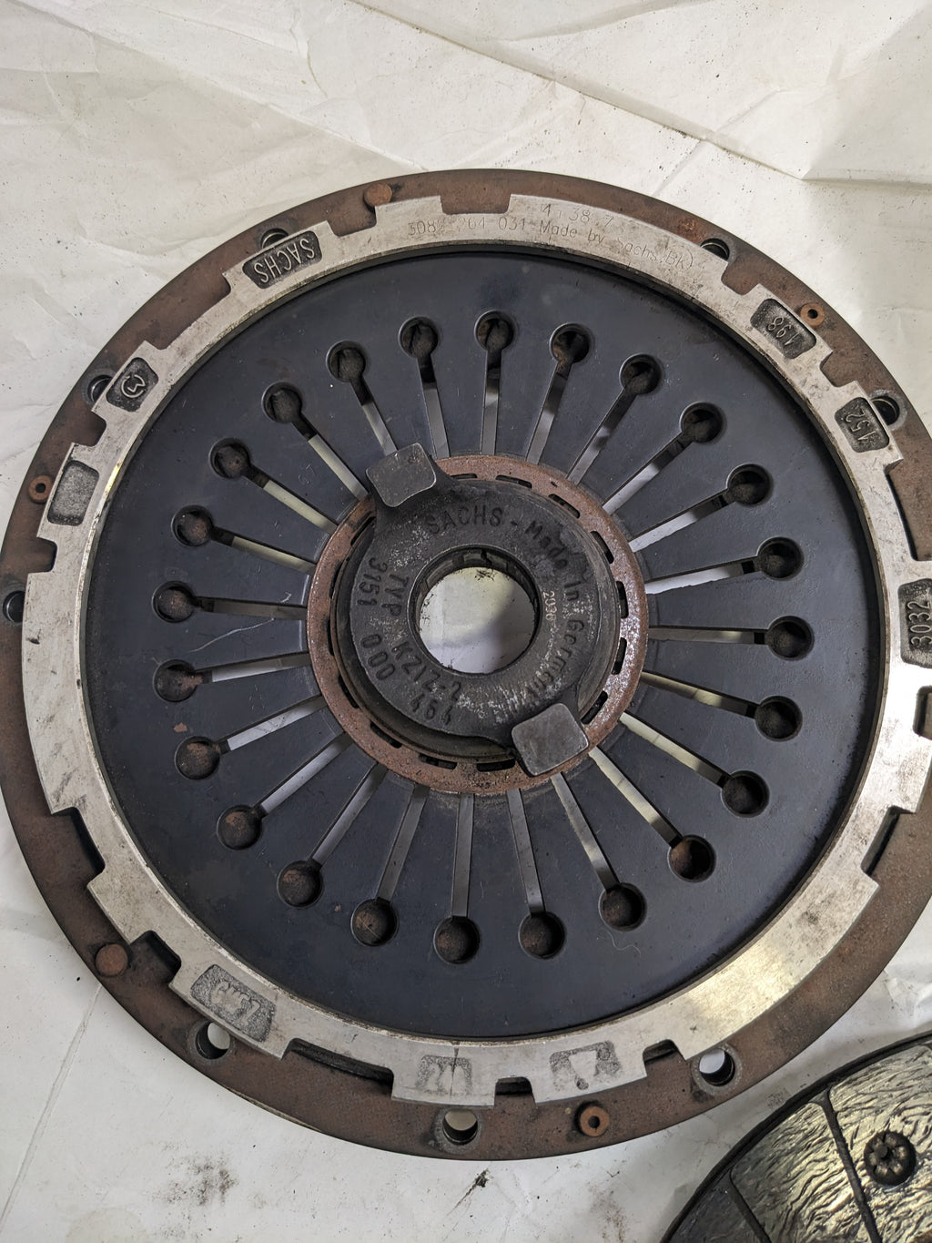 SACHS 96411602803 CLUTH KIT AND FLYWHEEL FOR 1994-1998 PORSCHE 911/996/964 USED R26