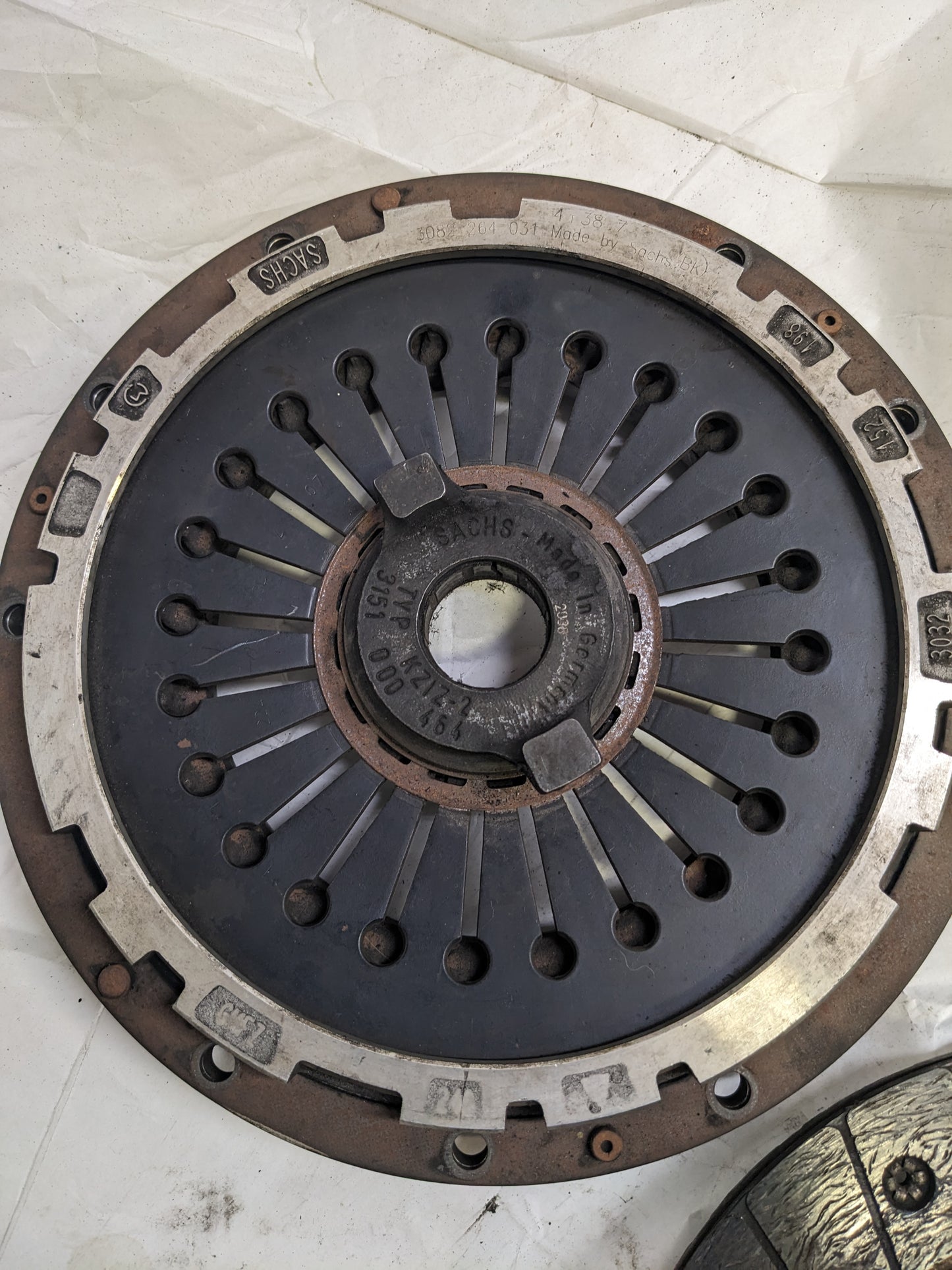 SACHS 96411602803 CLUTH KIT AND FLYWHEEL FOR 1994-1998 PORSCHE 911/996/964 USED R26
