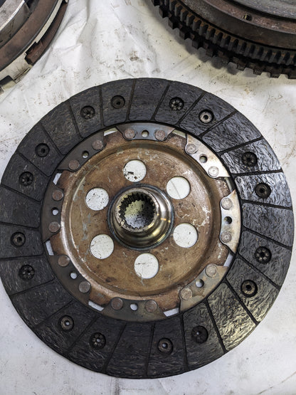 SACHS 96411602803 CLUTH KIT AND FLYWHEEL FOR 1994-1998 PORSCHE 911/996/964 USED R26