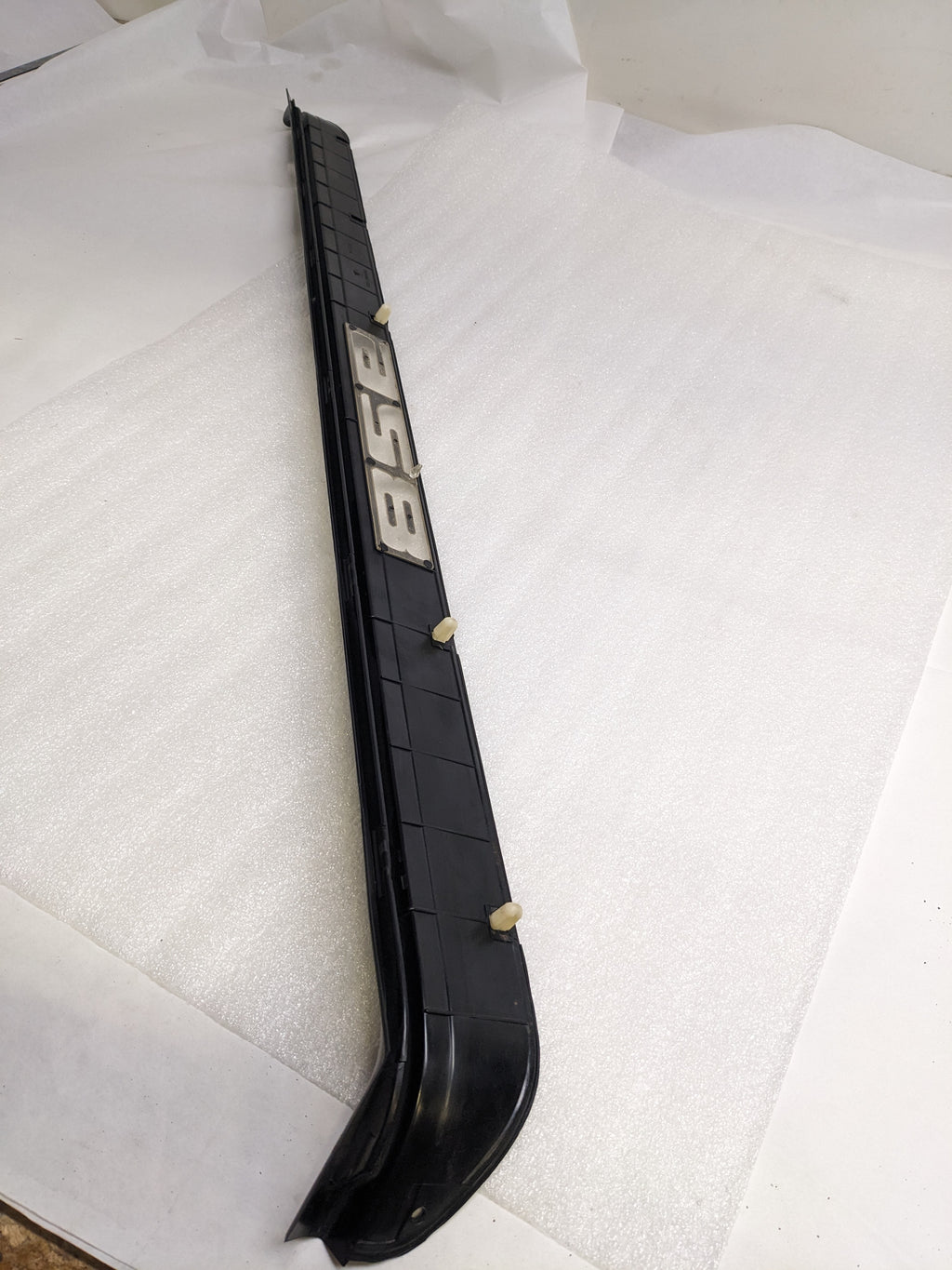 PORSCHE 92855105502 BODY SCUFF PLATE FOR 1983-1991 928 NEW R20