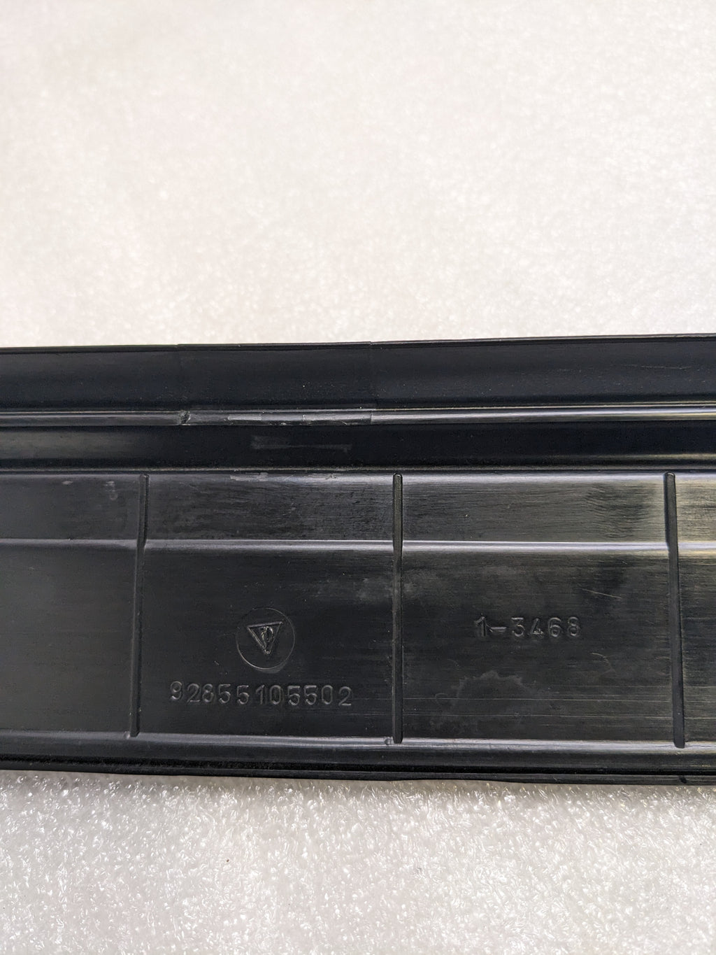 PORSCHE 92855105502 BODY SCUFF PLATE FOR 1983-1991 928 NEW R20