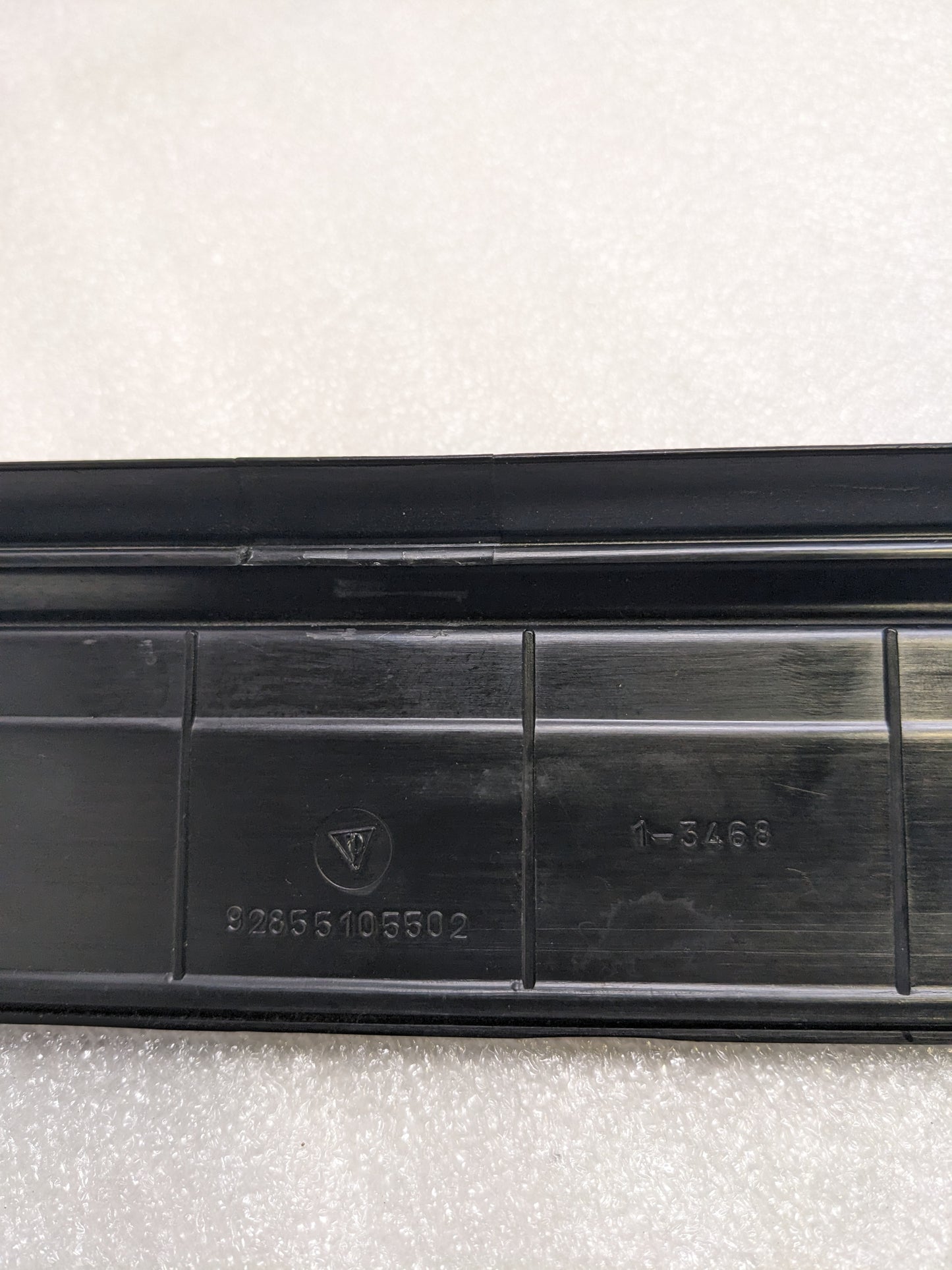 PORSCHE 92855105502 BODY SCUFF PLATE FOR 1983-1991 928 NEW R20