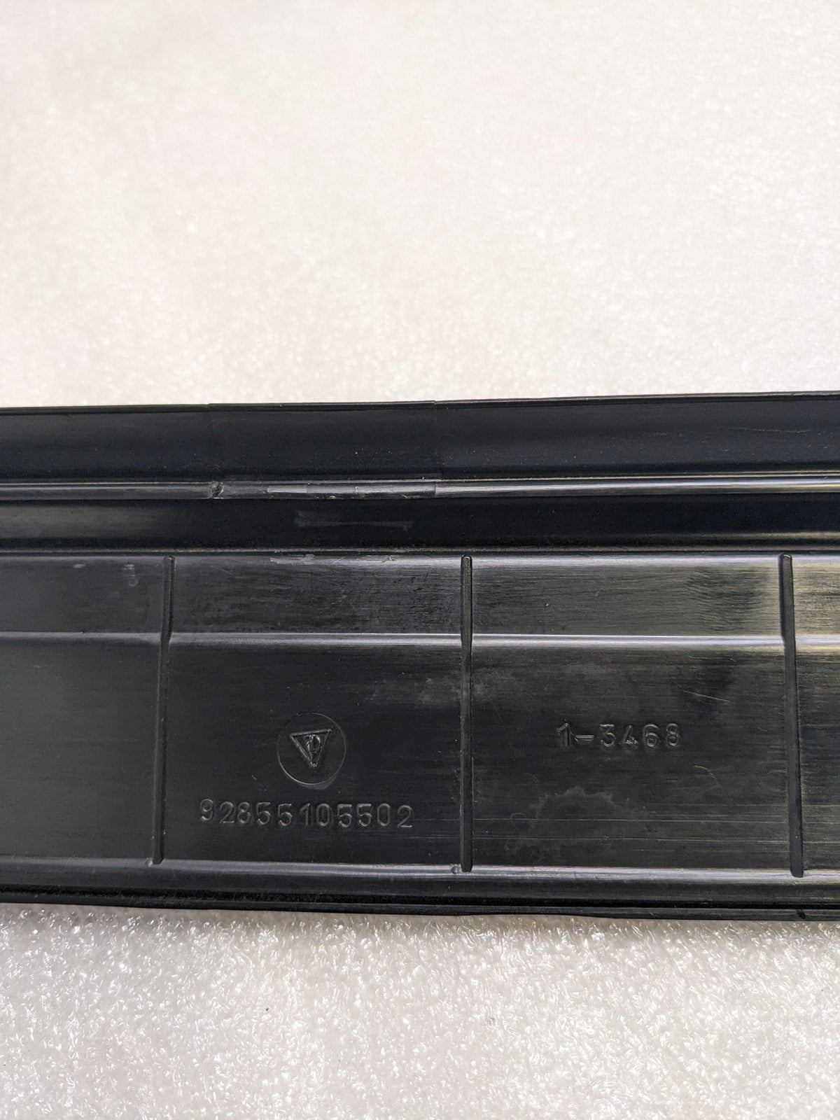 PORSCHE 92855105502 BODY SCUFF PLATE FOR 1983-1991 928 NEW R20