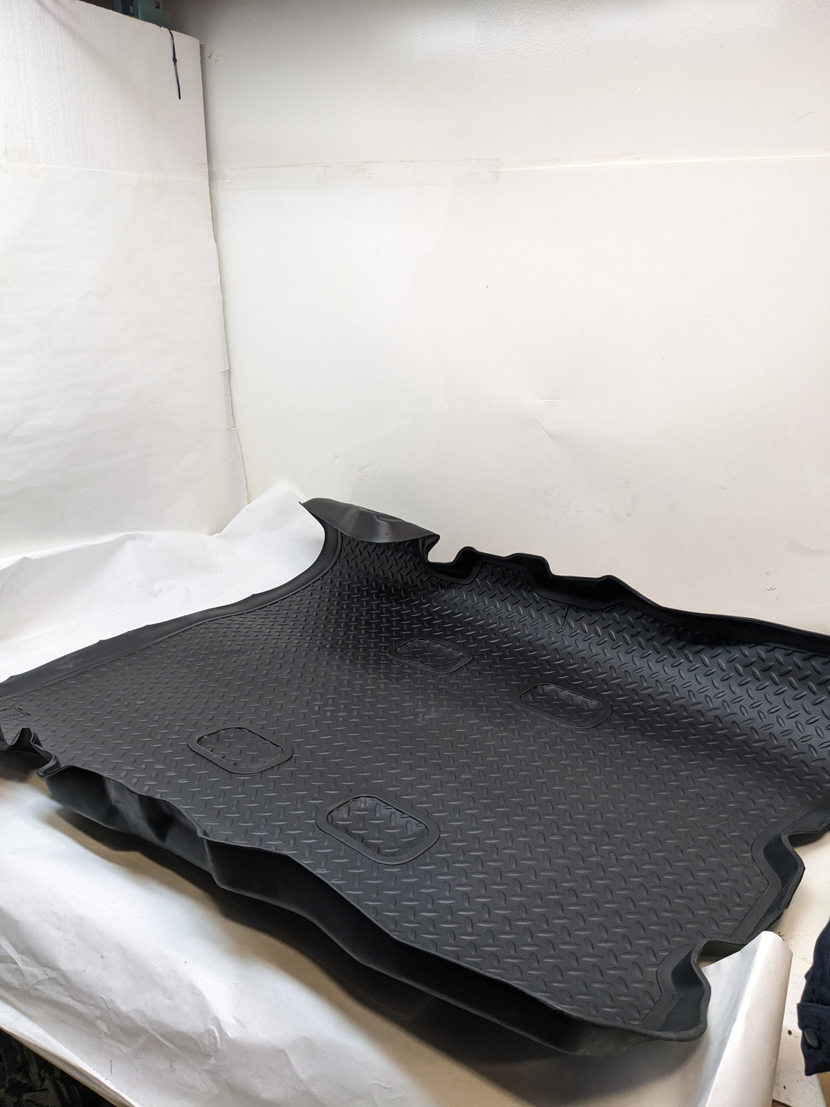 HUSKY LINERS 2533 WEATHERBEATER CARGO LINER FOR 2008-2009 TOYOTA LAND CRUISER BLACK NEW SR
