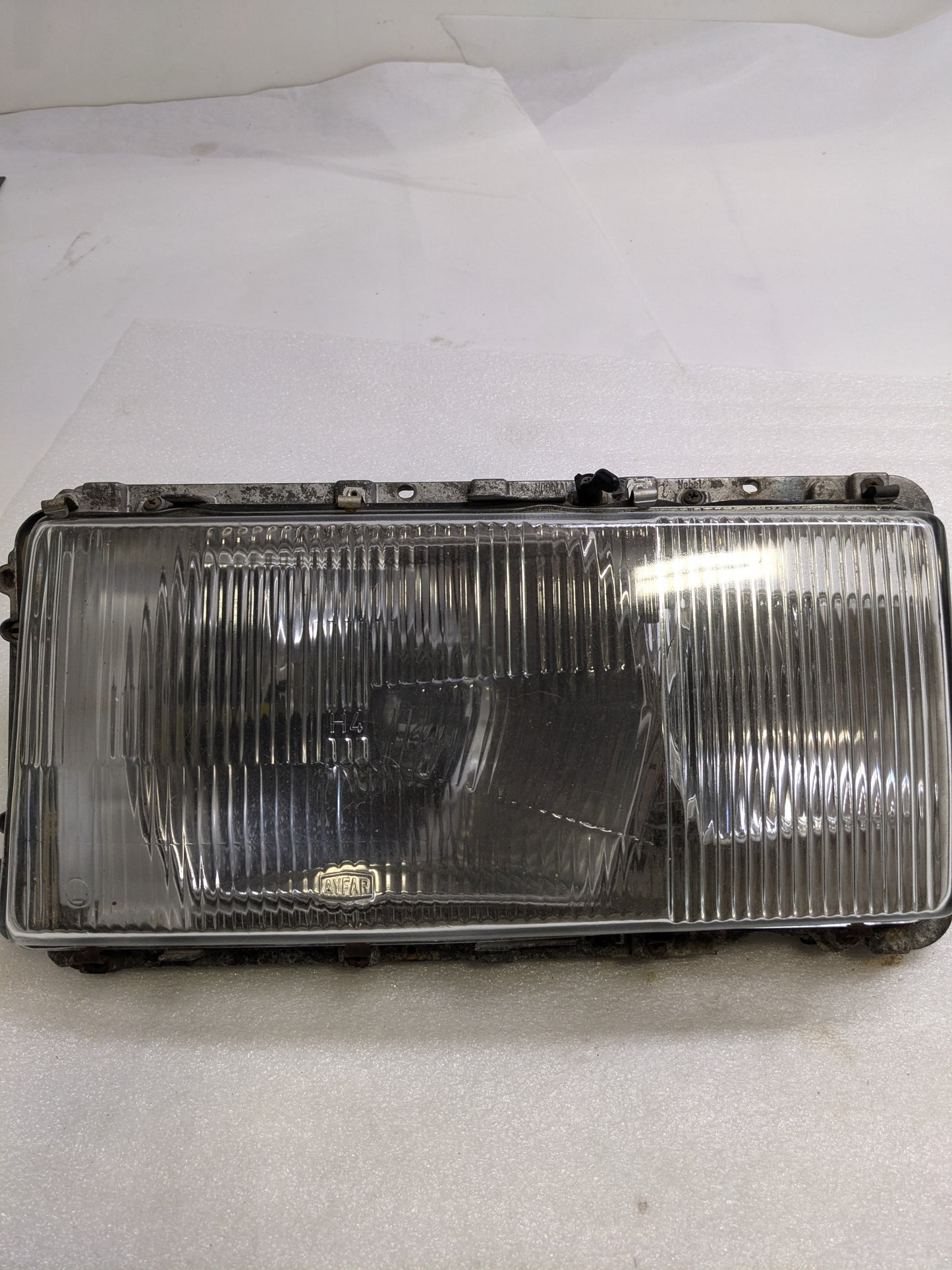 BOSCH 0301056107 LEFT HEADLIGHT HOUSING FOR 1972-1980 MERCEDES-BENZ S-CLASS W116 USED SRI