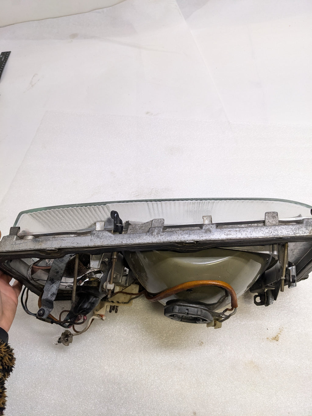 BOSCH 0301056107 LEFT HEADLIGHT HOUSING FOR 1972-1980 MERCEDES-BENZ S-CLASS W116 USED SRI