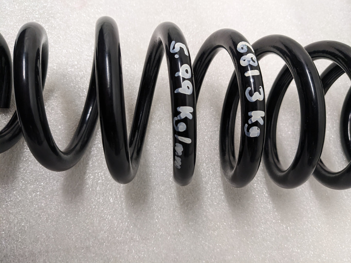 UNBRANDED COIL SPRING 13.5"X4.75" BLACK NEW R6TD