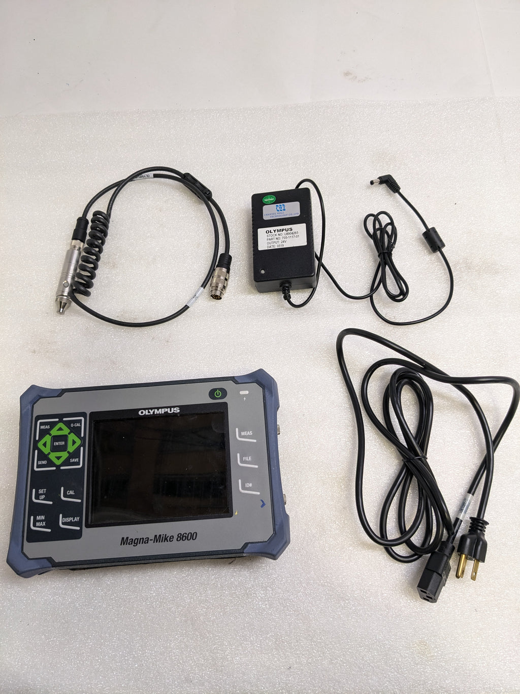 OLYMPUS U8240056 MAGNA-MIKE 8600 THICKNESS AND FLAW INSPECTION SOLUTIONS USED SR