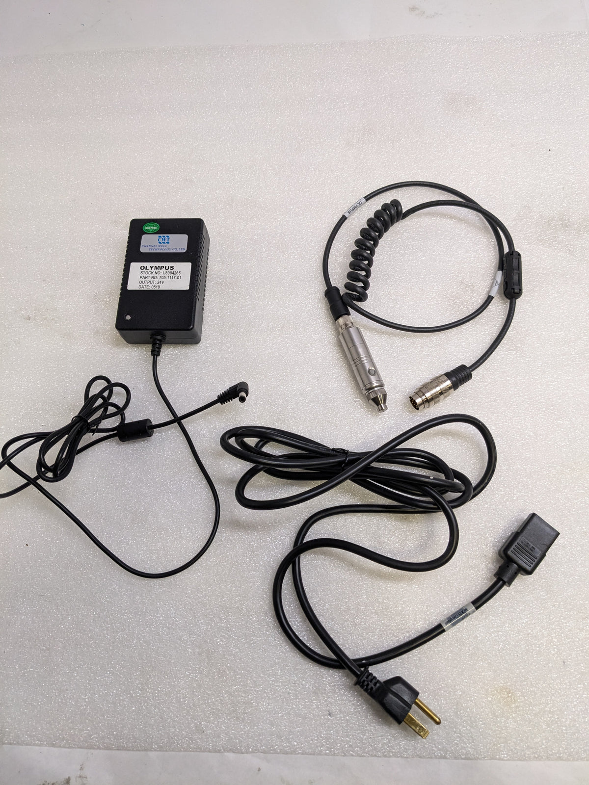 OLYMPUS U8240056 MAGNA-MIKE 8600 THICKNESS AND FLAW INSPECTION SOLUTIONS USED SR