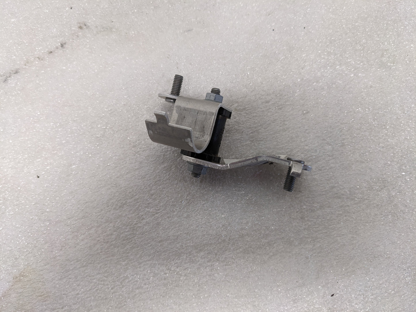 BMW 32416779942 PRESSURE HOSE HOLDER WITH RUBBER MOUNTING 2010 650i 4.8L V8-GAS NEW R25T2