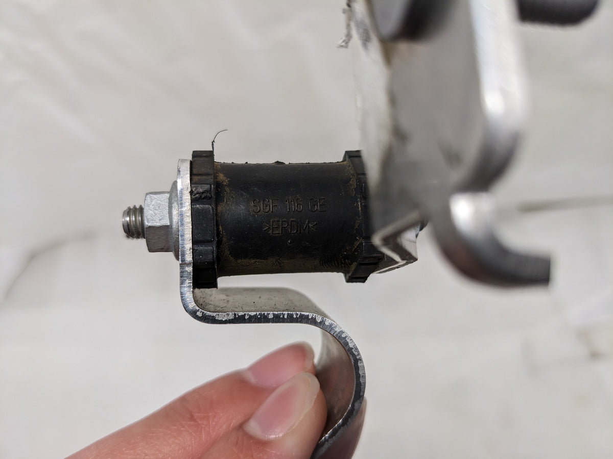BMW 32416779942 PRESSURE HOSE HOLDER WITH RUBBER MOUNTING 2010 650i 4.8L V8-GAS NEW R25T2